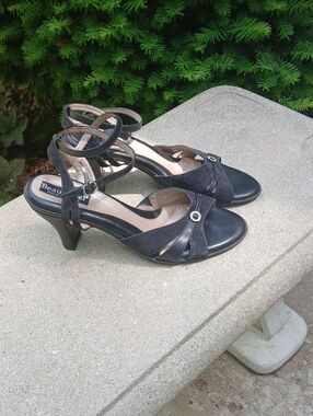 BeautiFeel strappy kitten heels, Made In ISRAEL sz 39(8)